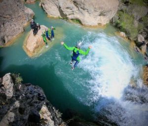 Salto desde la cascada del Ventano del Diablo